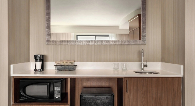 Двухместный люкс c 1 комнатой Courtyard by Marriott Philadelphia Montgomeryville