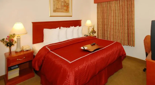 Comfort Suites Arena, Забронировать Отель Роли Raleigh-Durham Metropolitan Area