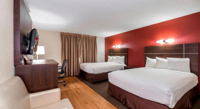 Четырёхместный номер Superior с видом на бассейн Red Roof Inn PLUS+ & Suites Knoxville West - Cedar Bluff