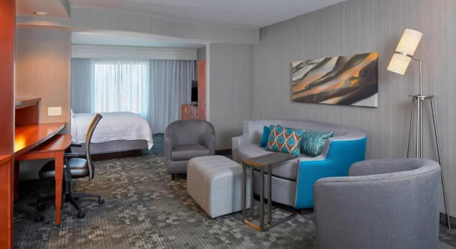 Двухместный люкс c 1 комнатой Courtyard by Marriott Albany Thruway