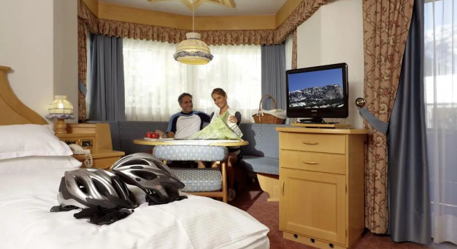 Piccolo - Dolomites & Gourmet Hotel, Забронировать Отель Отели Сельва-ди-Валь-Гардена с бассейном, рядом с Горнолыжный курорт Валь-Гардена, Бассейн