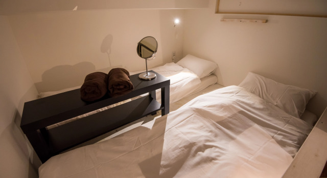 Кровать в общем номере Senba Hostel