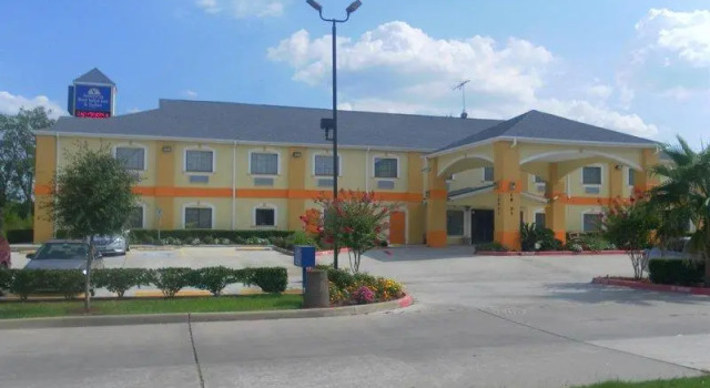 Кровать в общем номере Americas Best Value Inn and Suites Bush International Airport