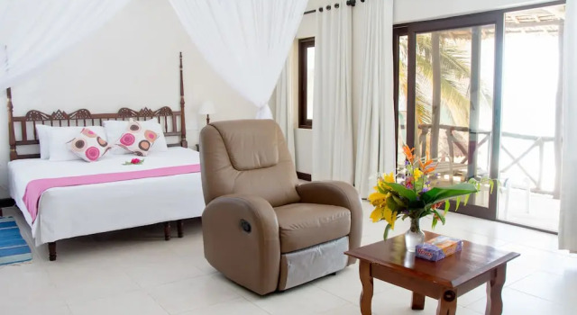 Номер Standard с балконом и с видом на море Jacaranda Indian Ocean Beach Resort