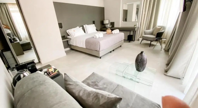 Люкс с балконом Royalty Hotel Athens