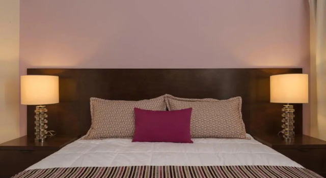 Люкс с балконом и с красивым видом из окна Decanter Hotel