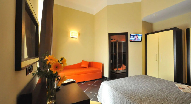 Cenci Bed & Breakfast Fontana di Trevi, Забронировать Отель «постель и завтрак» Треви Рим, рядом с Вилла Максенция