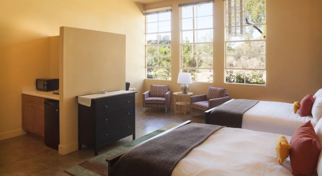 Четырёхместный номер Deluxe Sonoran Desert Inn & Conference Center