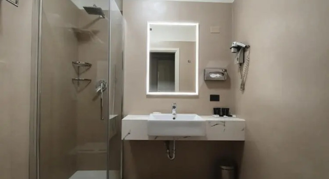 Двухместный номер Business с балконом Hotel Desenzano
