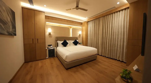 Полулюкс Pride Elite Raipur