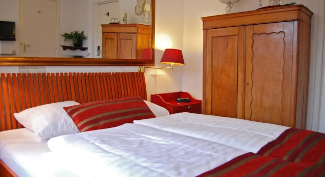 Двухместный номер Standard с видом на канал Amsterdam House Hotel