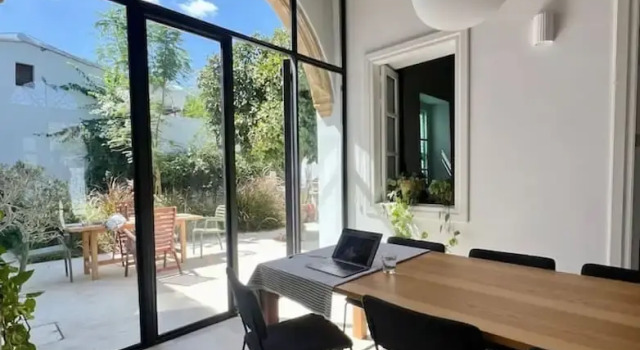 Коттедж Charming Modern Getaway