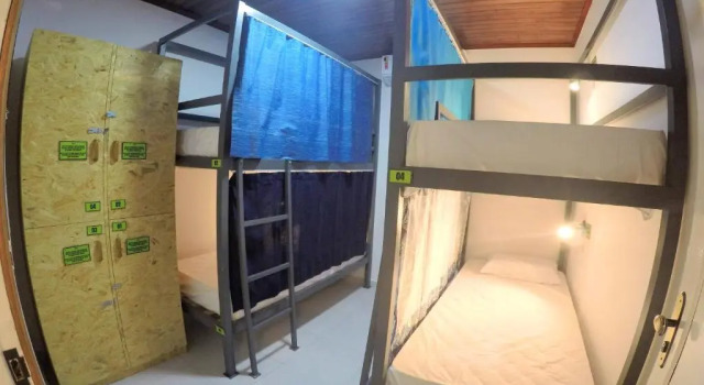Кровать в общем номере Local Hostel Figueiredo