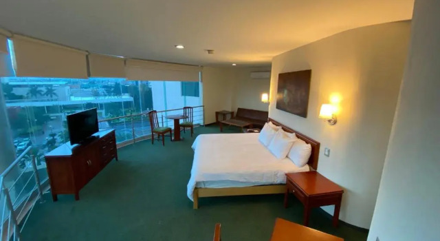 Люкс Hotel Enterprise Inn Poliforum