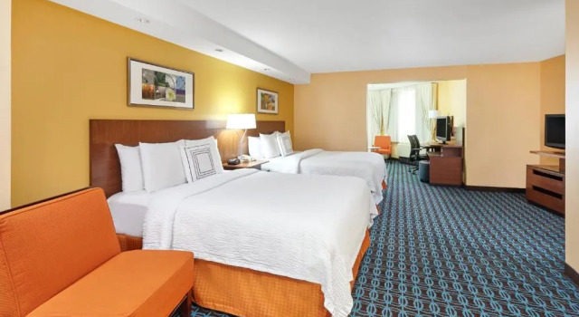 Четырёхместный люкс Fairfield Inn and Suites Chicago Lombard