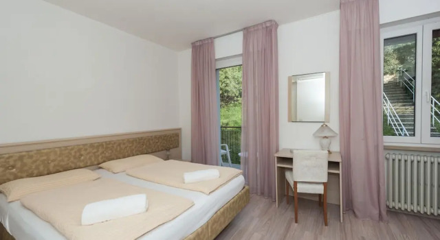 Двухместный номер Standard с балконом и с видом на горы Hotel Villa Carmen
