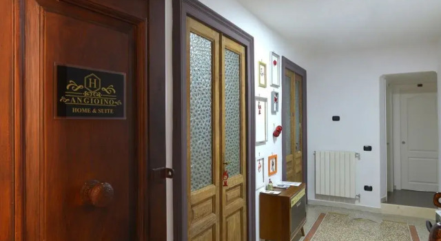 Napoli Central City, Забронировать Отель Моло Беверелло Неаполь, рядом с Ospedale degli Incurabili