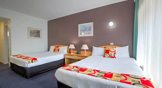 Четырёхместный номер Deluxe Zebra Motel