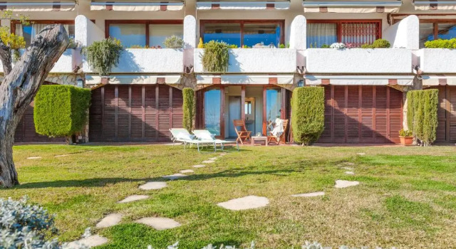 Lets Holidays garden house in front of the beach, Prenota Hotel Hotel a Costa Brava con parcheggio, Parcheggio