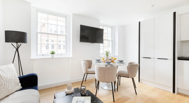Апартаменты Chic 1BR by Goodge Street Station