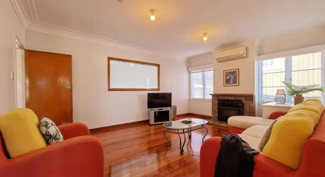 Cozy 3BR - Heat Pump & Wifi & Netflix, Забронировать Отель Окленд регион Окленд, рядом с Поле для гольфа Akarana / Keith Hay Park