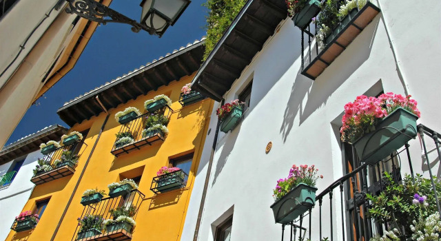 Apartamentos Muralla Ziri, Varaa Huoneisto Albayzin 