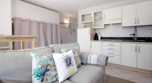 Beautiful studio close to beach private parking