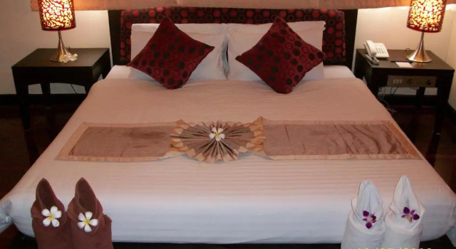 Полулюкс Grand Jomtien Palace Hotel