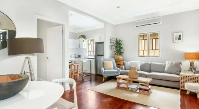 Lovely 2 Bedroom Terrace House in West End, Rezervasyon Otel West End otoparklı oteller, Otopark