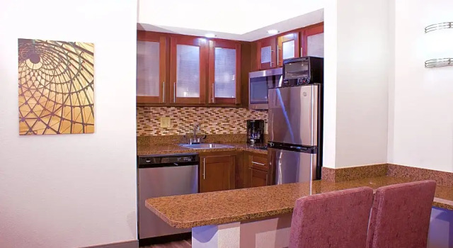 Четырёхместный номер Standard с 2 комнатами Staybridge Suites Chattanooga-Hamilton Place by IHG
