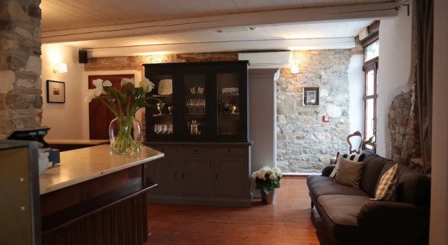 1883 Restaurant & Rooms