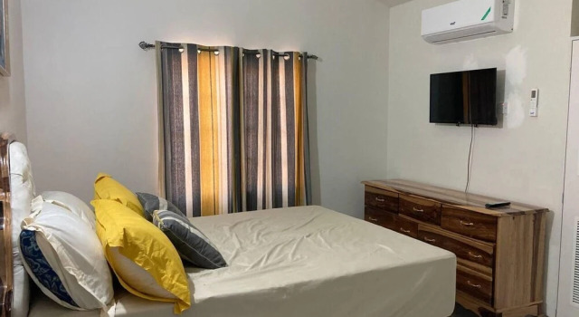 Sleeps 4 With Free Parking, 15-min to Beach, Забронировать Отель Отели Ocho Rios Coast 3 звезды, 3*