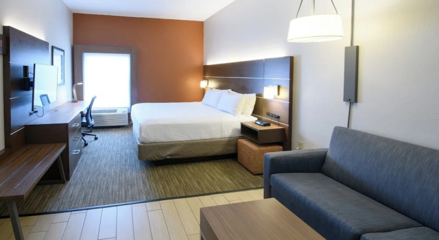 Люкс c 1 комнатой Holiday Inn Express Hotel & Suites Blythewood by IHG