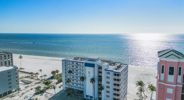 Номер Standard Welcome to Beach Villas # 704 - Updated Top Floor Gulf Front & Sunsets - Rental 250 Estero Blvd condo