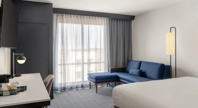 Courtyard by Marriott Milwaukee Brookfield at Poplar Creek, Book Hotel Hoteller i Brookfield med pool, Swimmingpool