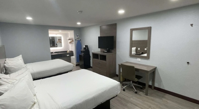 Шестиместный номер Standard SureStay Hotel by Best Western Childress