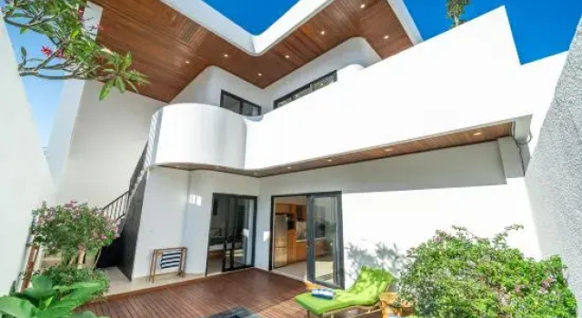 Cassandra villa 4 - Designer 3BR Villa by Sanur Beach,Pool & Rooftop, Varaa Villa Mökit kohteessa Bali, Mökki