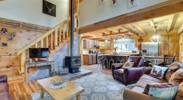 Коттедж Peaceful Garden Valley Cabin w/ Private Deck
