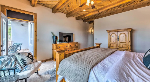 Коттедж Luxe Ruidoso Home w/ Hot Tub + Mountain Views