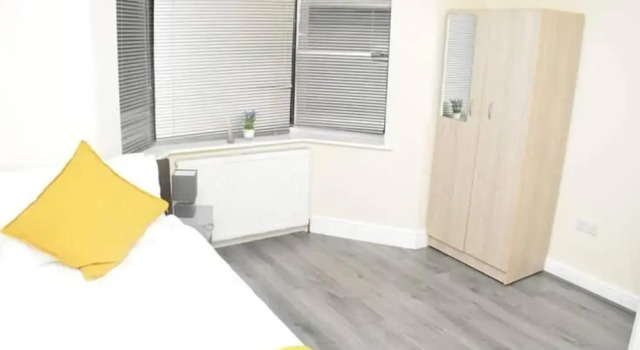 4 Bedroom House in Grays - Sleeps 6 & Parking