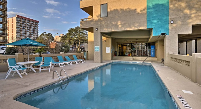 Апартаменты c 1 комнатой с балконом Walk to Ocean: Myrtle Beach Condo w/ Views!