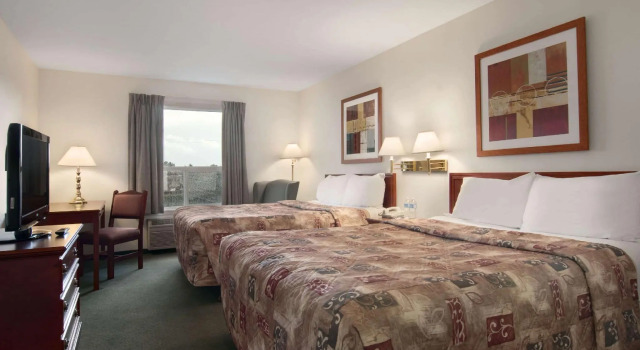 Четырёхместный номер Standard Travelodge by Wyndham Stony Plain