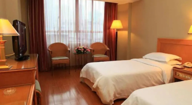 Hedong Hotel - Shenzhen, Rezerwuj Hotel Hotele w Shenzhen z parkingiem, Parking