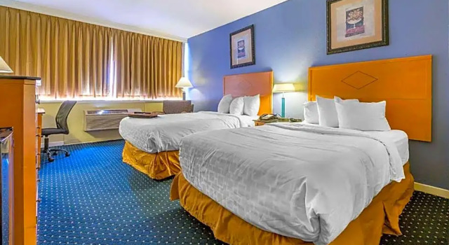 Четырёхместный люкс c 1 комнатой Clarion Hotel Lebanon-Hershey East