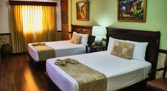 Полулюкс Deluxe Platino Hotel & Casino