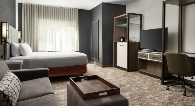 Двухместный люкс SpringHill Suites by Marriott Kansas City Overland Park