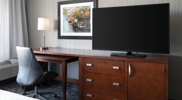 Номер Standard с видом на озеро Courtyard Seattle Downtown/Lake Union