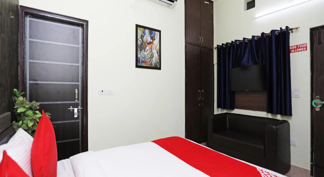 OYO 17293 Country Residency, Varaa Hotelli Faridabad Haryana
