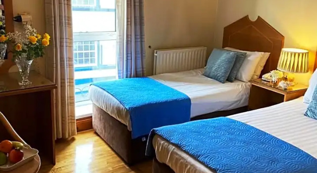 Люкс OSheas Hotel