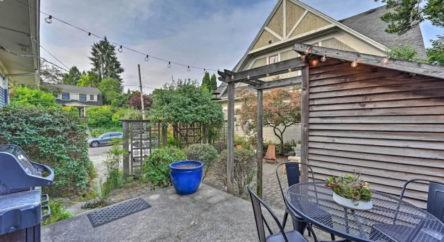 Stunning Queen Anne House w/ Private Patio!, Забронировать Отель Отели Сиэтла 3 звезды, рядом с Кинотеатр SIFF Cinema Uptown, 3*